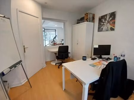 location commerce 46 m²