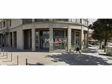 location commerce 300 m²