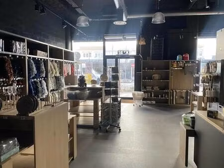 location commerce 120 m²