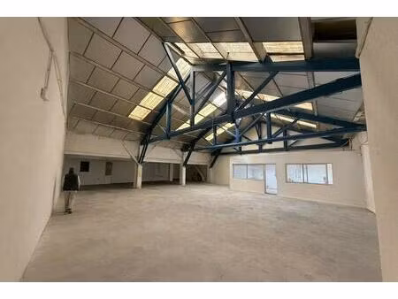 location commerce 400 m²