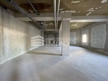 location commerce 216 m²