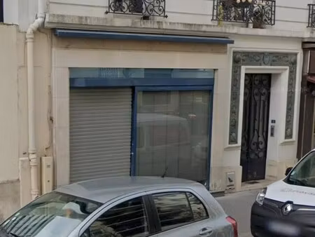 location commerce 48 m²