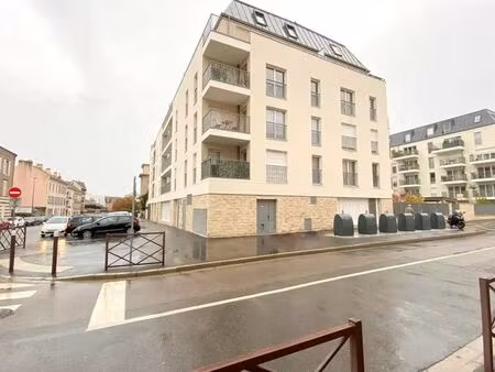 location commerce poissy 78300 170m²