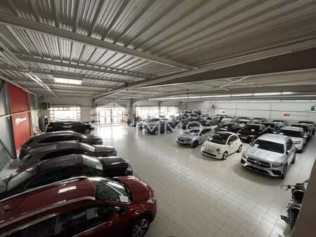 location commerce 904 m²