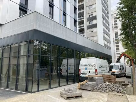 location commerce 405 m²