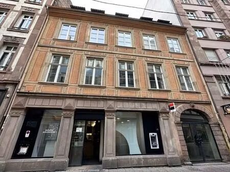 location commerce 604 m²