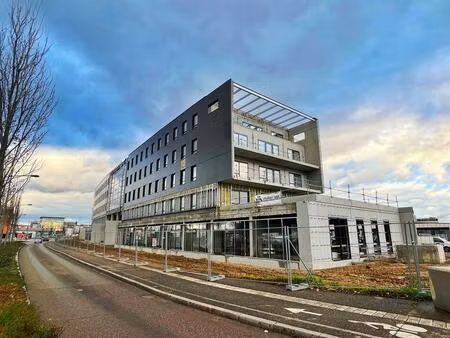 location commerce 349 m² à 717 m²