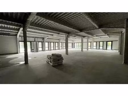 location commerce 359 m²