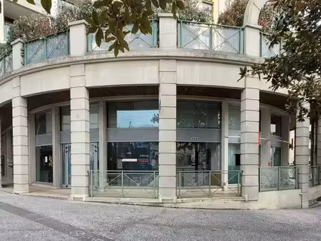 location commerce 80m² à 400m²
