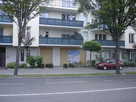 location commerce 150 m² à 287 m²