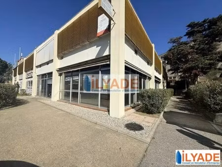 location commerce aubagne 13400 255m²