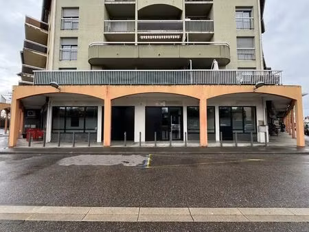 location commerce 168 m²