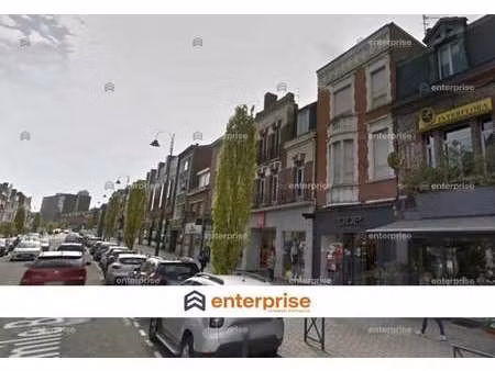 location commerce 145 m²