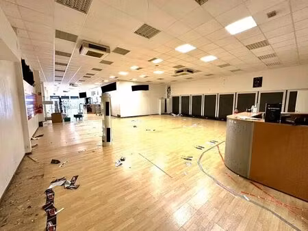location commerce pontault-combault 77340 710m²