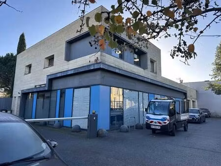 location commerce 322 m²