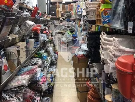 location commerce 75 m²