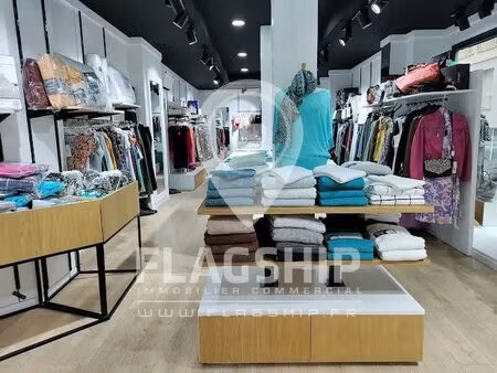 location commerce 100 m²