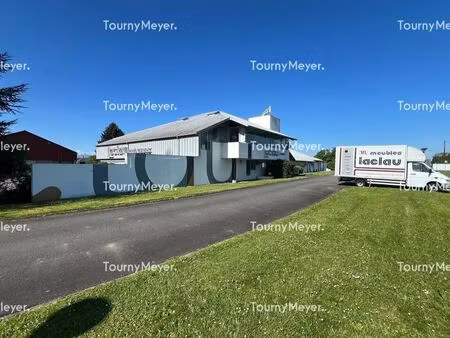 location commerce 1 000 m²