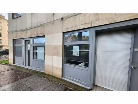 location commerce 163 m²