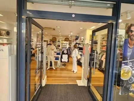 location commerce 120 m²