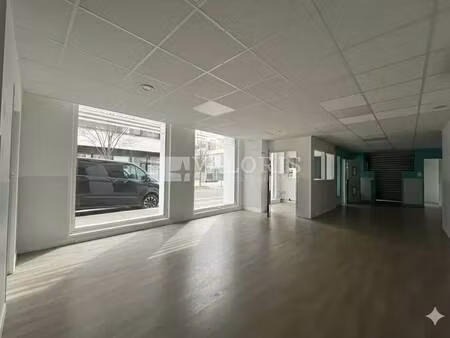 location commerce 165 m²