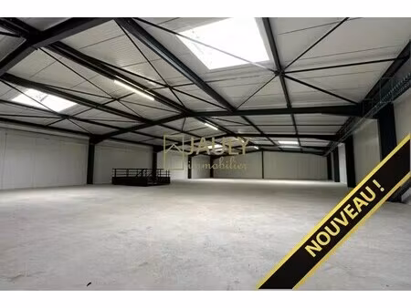 location entrepôt 900 m²