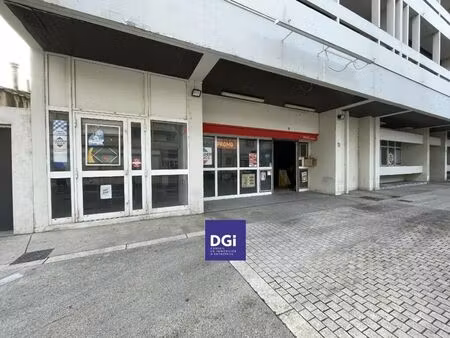 location commerce 340 m²