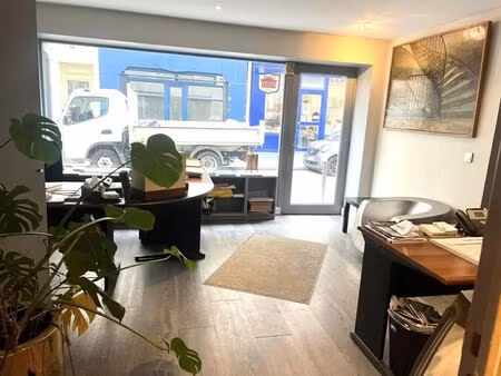 location commerce 98 m²