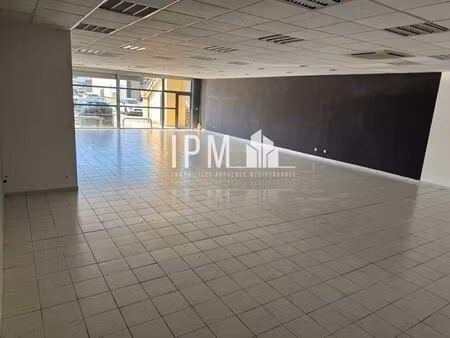 location commerce 180 m²
