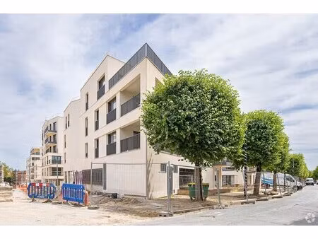 location commerce antony 92160 82m²