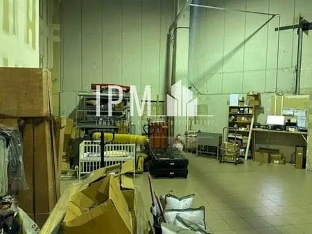 location commerce 188 m²