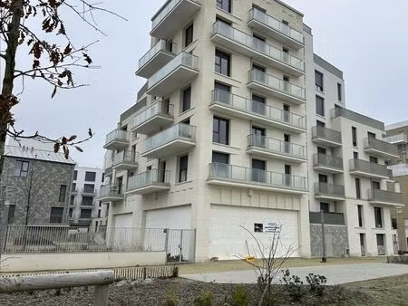 location commerce 170 m²