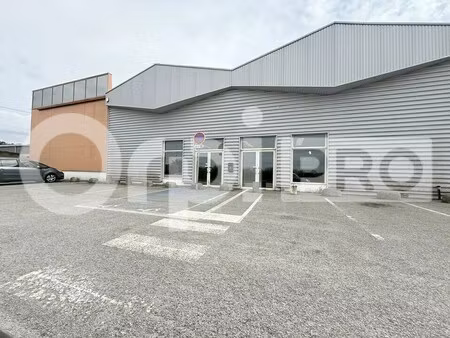 location commerce 1 145 m²