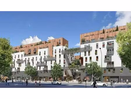 location commerce 146 m²