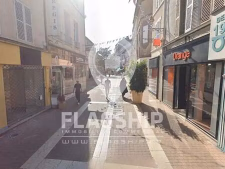 location commerce 94 m²