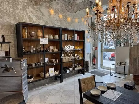 location commerce 323 m²