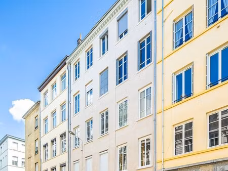 location commerce 58 m²