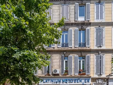 location commerce 215 m²