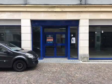 location commerce 720 m²