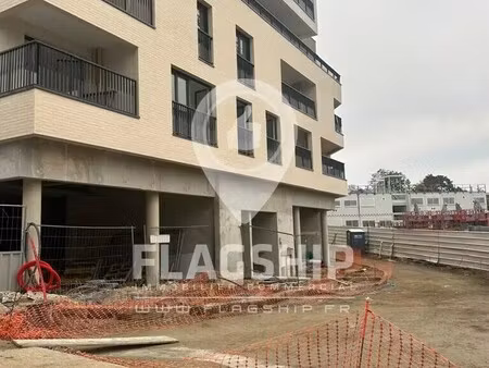 location commerce 237 m²