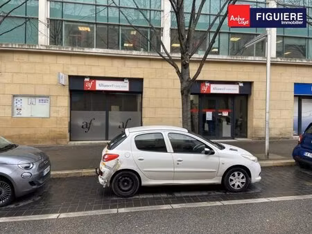 location commerce 87 m²