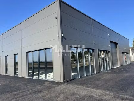 location commerce 135 m² à 555 m²