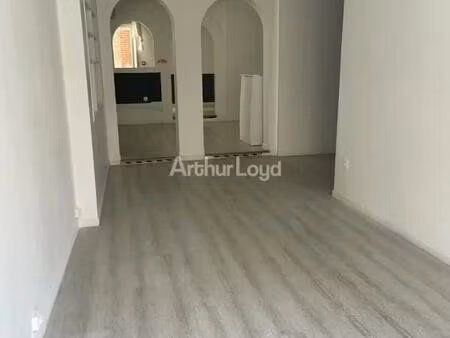 location commerce 55 m²