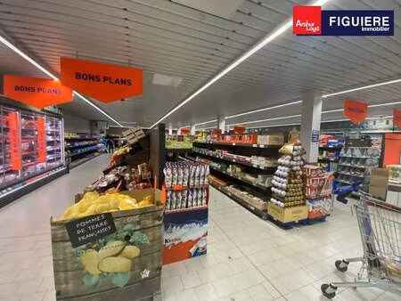 location commerce 687 m²