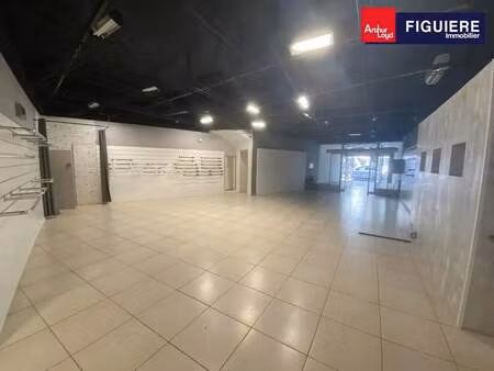 location commerce 150 m²