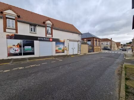 location commerce sours 28630 100m²