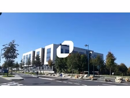 vente bureaux 28 m² à 2 746 m²