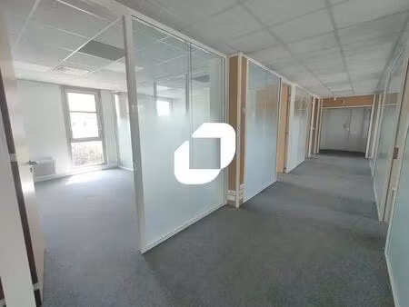 vente bureaux 77 m² à 449 m²
