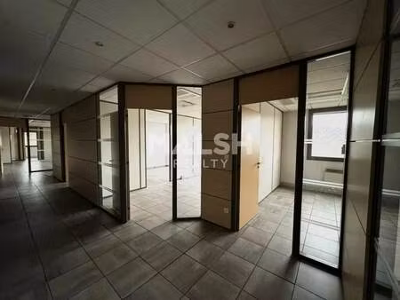 vente bureaux 222 m² à 890 m²