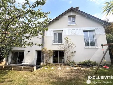 location maison 7 pièces 152.22 m² à saint-germain-en-laye (78100)  3 500 €